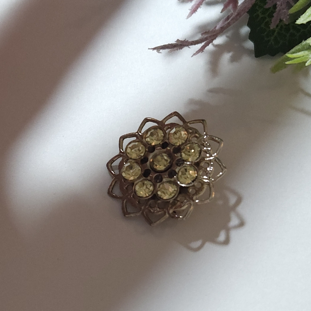 Vintage Yellow Crystal Gold Filigree Flower Brooch - Picture 8 of 15